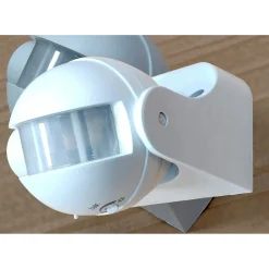 GRIPO 180GR. BEVÆGELSESSENSOR M/SKUMRINGSRELÆ HVID