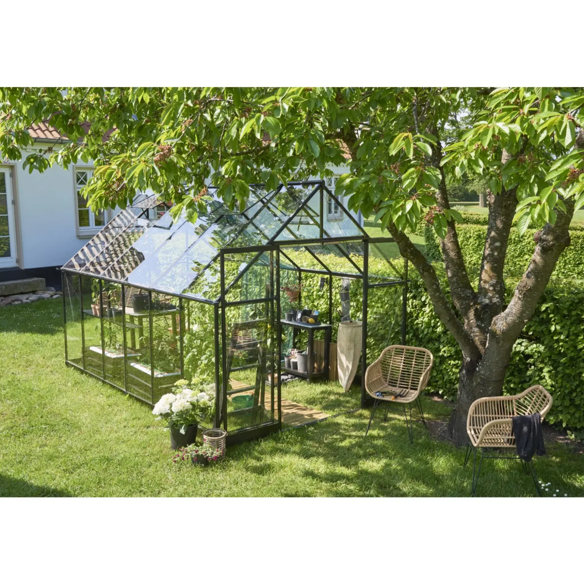 HALLS QUBE+ 812 DRIVHUS EKSKL. SOKKEL 3 MM HÆRDET GLAS SORT 9,9 M2