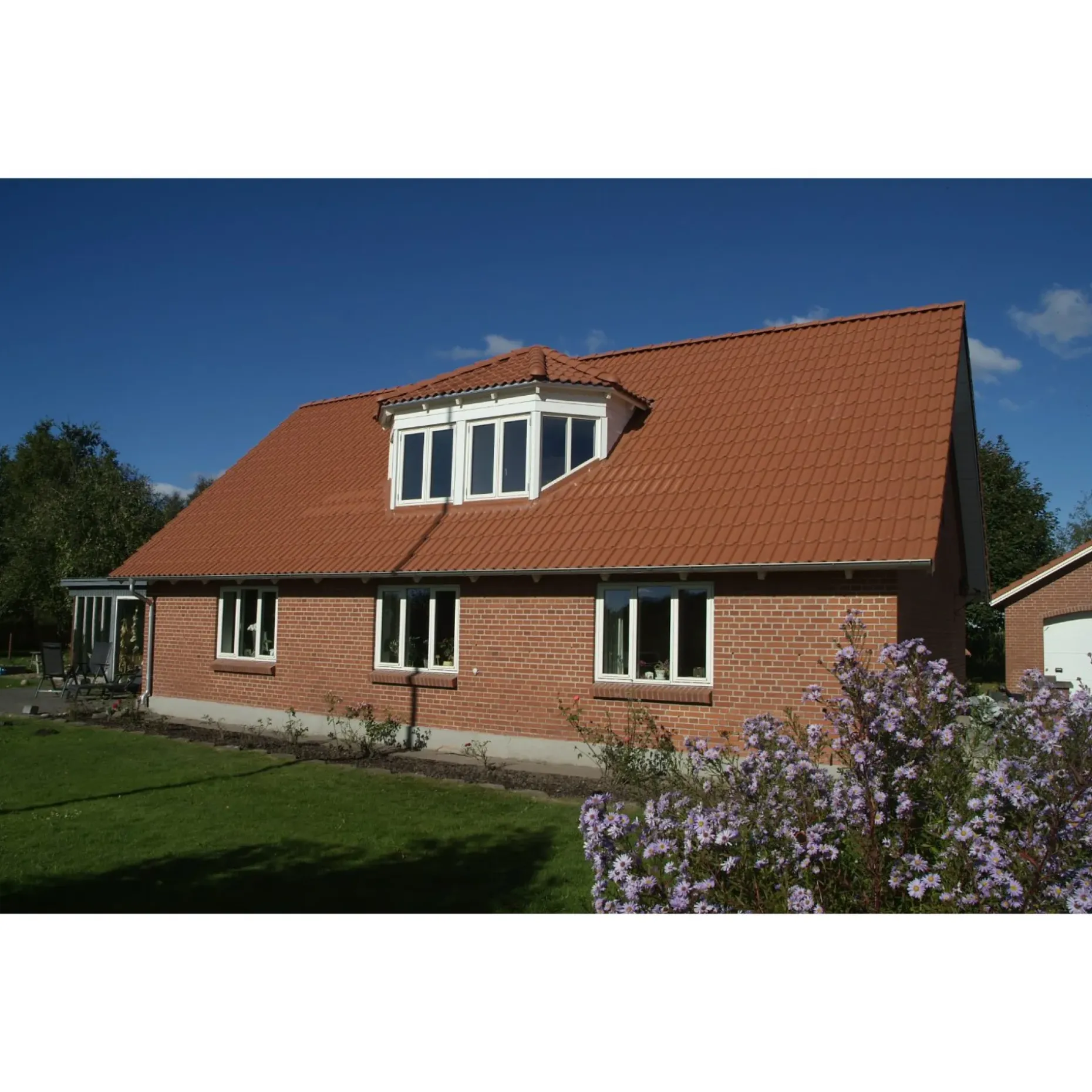 MONIER B&C 25 BETONTAGSTEN KORAL MALET