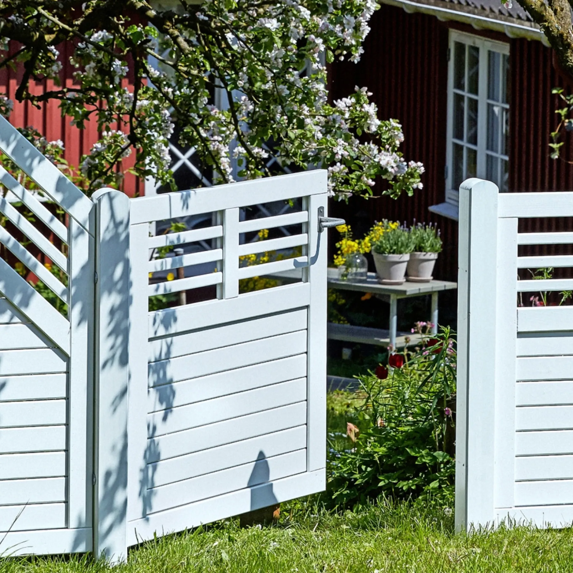 PLUS DECORA LÅGE FUNGICIDBEHANDLET OG GRUNDMALET 2 GANGE HVID 100 X 95 CM